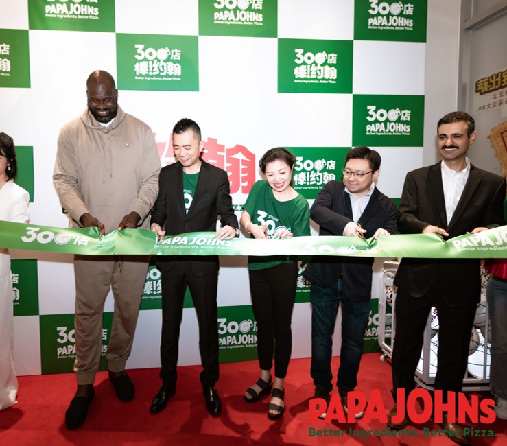 Shaq helps open the 300th Papa Johns restaurant in China