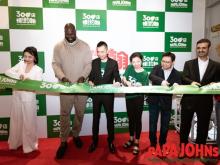 Shaq helps open the 300th Papa Johns restaurant in China