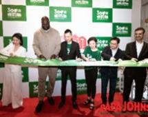 Shaq helps open the 300th Papa Johns restaurant in China